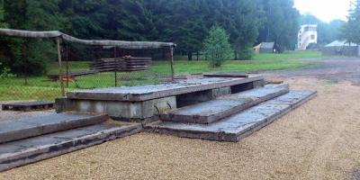 Novinka - improvizované hlediště Novinka - improvizované hlediště