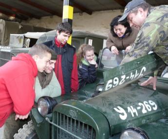 Výuka s použitím vojenské techniky Výuka s použitím vojenské techniky